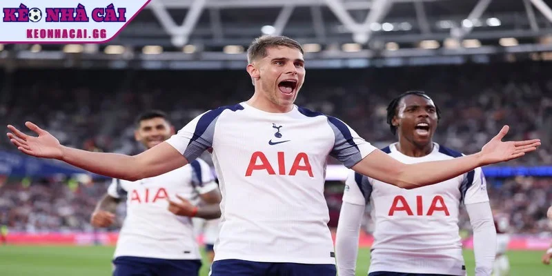 Tottenham nổi bật với lối đá phản công sắc bén, kỷ luật chiến thuật cao Tottenham nổi bật với lối đá phản công sắc bén, kỷ luật chiến thuật cao